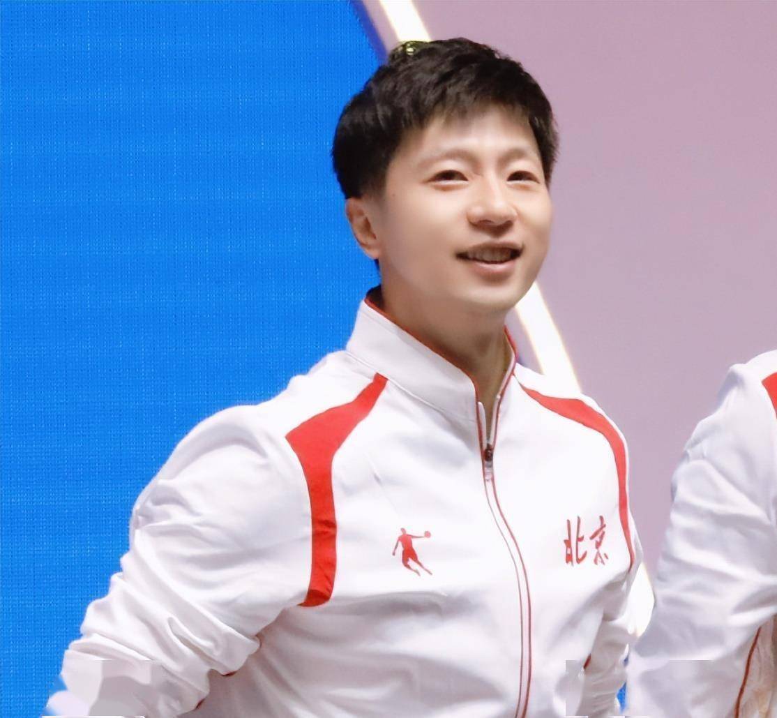 日本队轻取英格兰队，马龙带队取胜