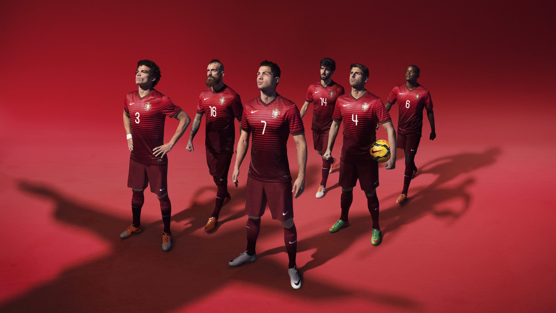 F1街道赛之夜,当乔治·拉塞尔在聚光灯下将赛后评分拉满